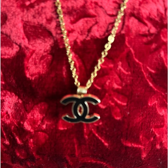 LUXURY CC LOGO BUTTON NECKLACE - Picture 5 of 7